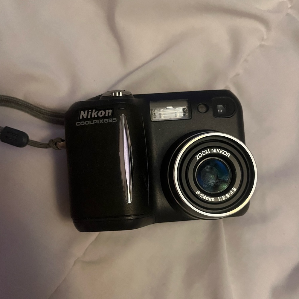 Y2K DIGICAM - Nikon Coolpix 885 Digital Camera (Tested WORKING) read desc